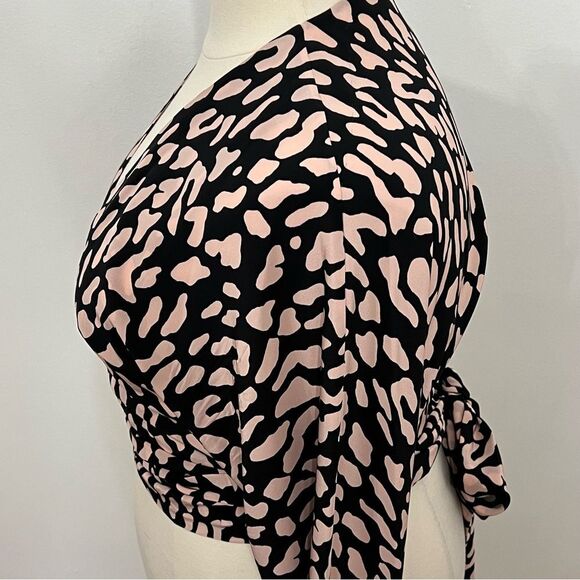 Diane Von Furstenberg (DVF) 100% Silk Pink and Black Leopard print wrap top -- L - Picture 9 of 13